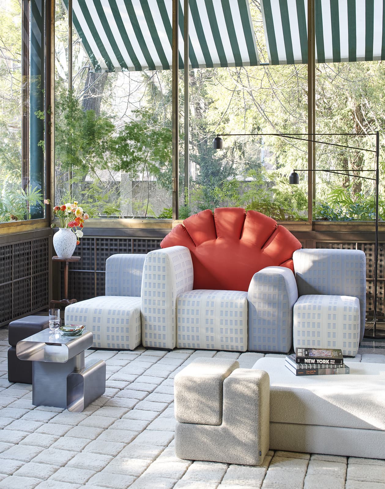 Новое звучание культового дивана Tramonto a New York фабрики Cassina