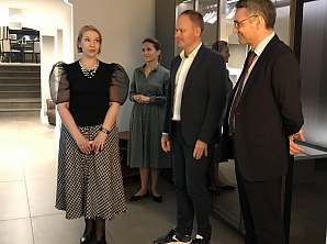 Бизнес-завтрак Poltrona Frau в интерьерном салоне Rossi в Санкт-Петербурге
