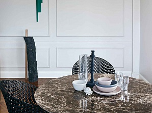 Kartell: стол Glossy, дизайн Антонио Читтерио
