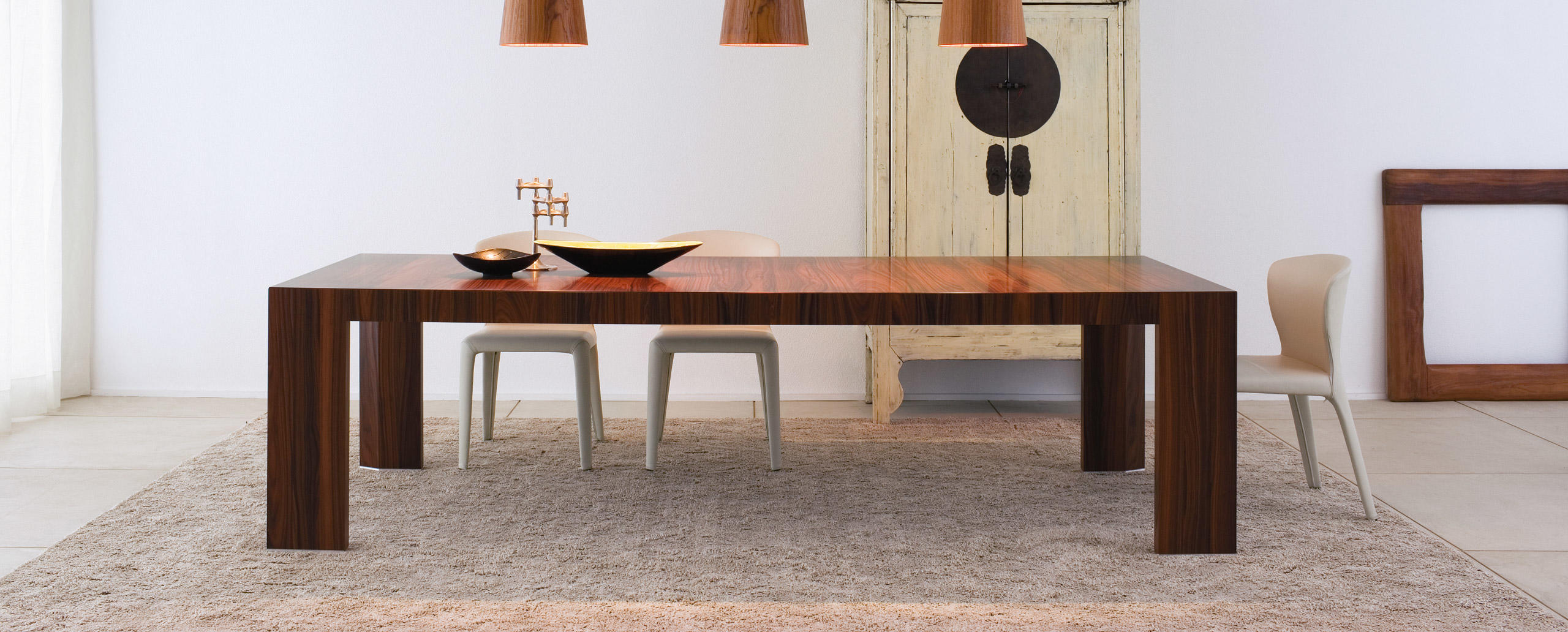 Стол 370 EL DOM, Cassina. Дизайнер Hannes Wettstein